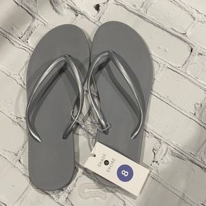 women’s Silver sandals Flip Flops - 8